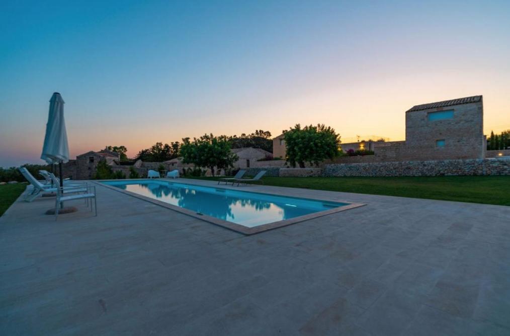 Baglio Cella - Appartamenti Per Vacanze Модика Экстерьер фото